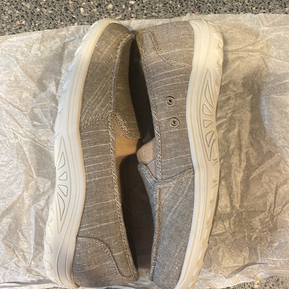 NEW !!! Skechers Reggae-Fest Manzanita Vegan Taupe Slip-On Shoes - Picture 2 of 4
